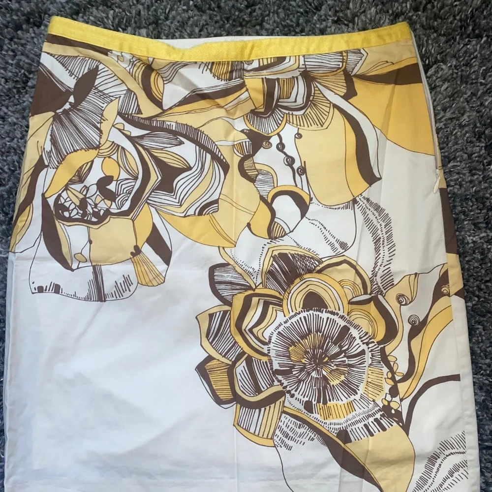 Ann Taylor Loft Cream Skirt with Yellow/Brown Floral Print Size 4P - Picture 1 of 5